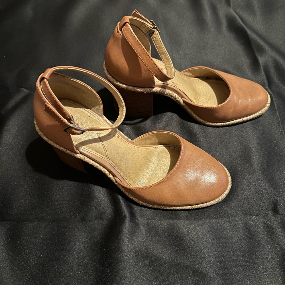 Crown Vintage Tan Heeled Shoes